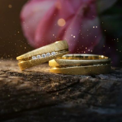 Svadobné obrúčky s vlnovkou s diamantami