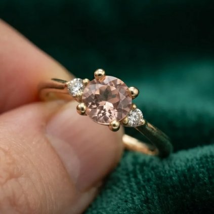 zasnubný prsten padpatcha zafír diamant