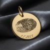 Zlaty%20privesok%20s%20odtlackom%20prsta